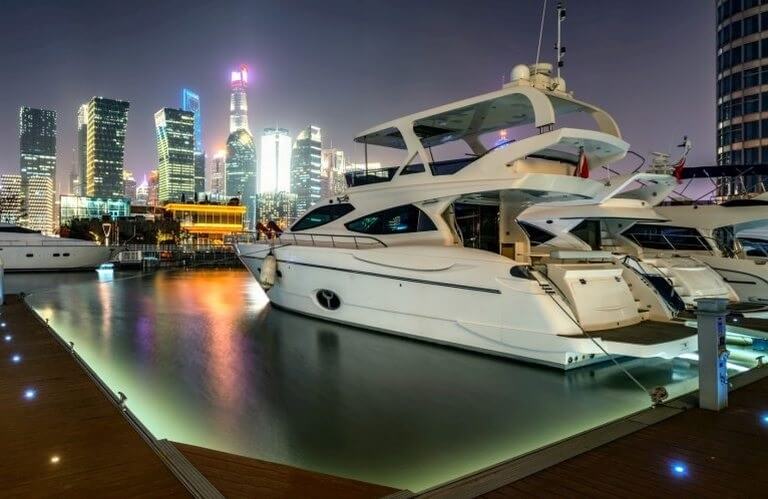 Dubai yacht rental
