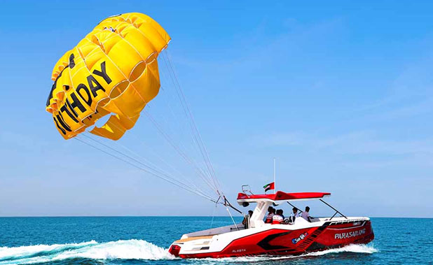 Parasailing in Dubai