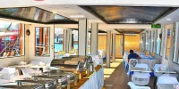 dhow cruise creek dinner seating arrangement